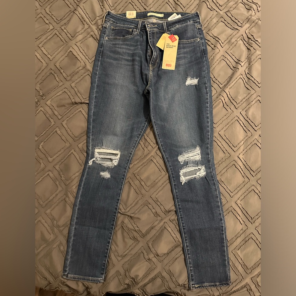 Levi’s distressed 721 high rise skinnies